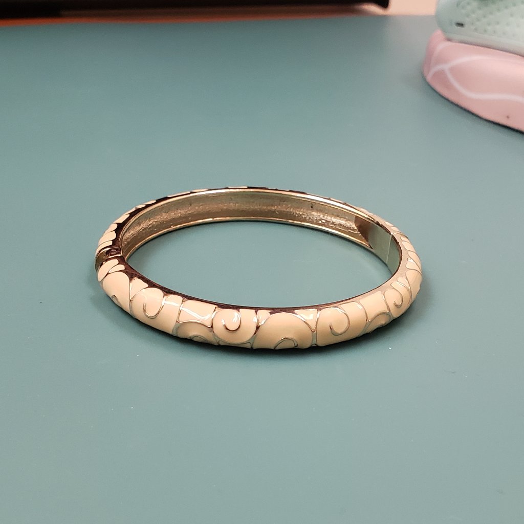 Sequin Nwot Soft Yellow Gold Enamel Clamper Hinge Bangle Bracelet 17$